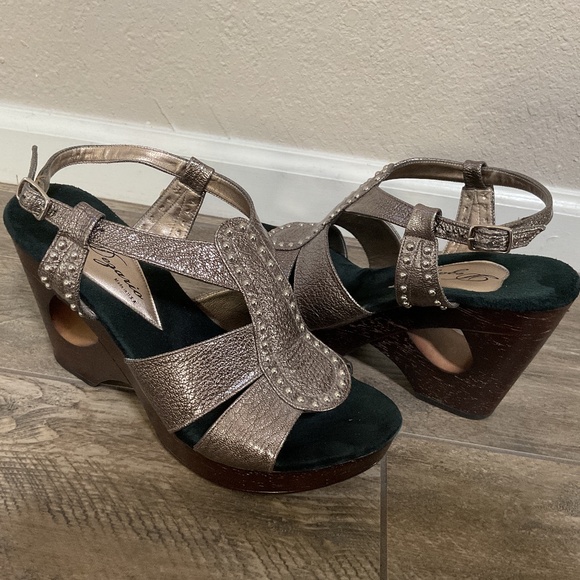 Metallic wedge sandals - Picture 1 of 3